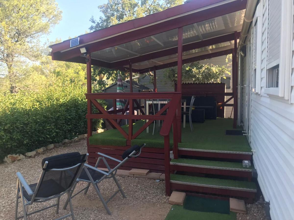 Charmant Mobil-Home Rocbaron Exterior photo