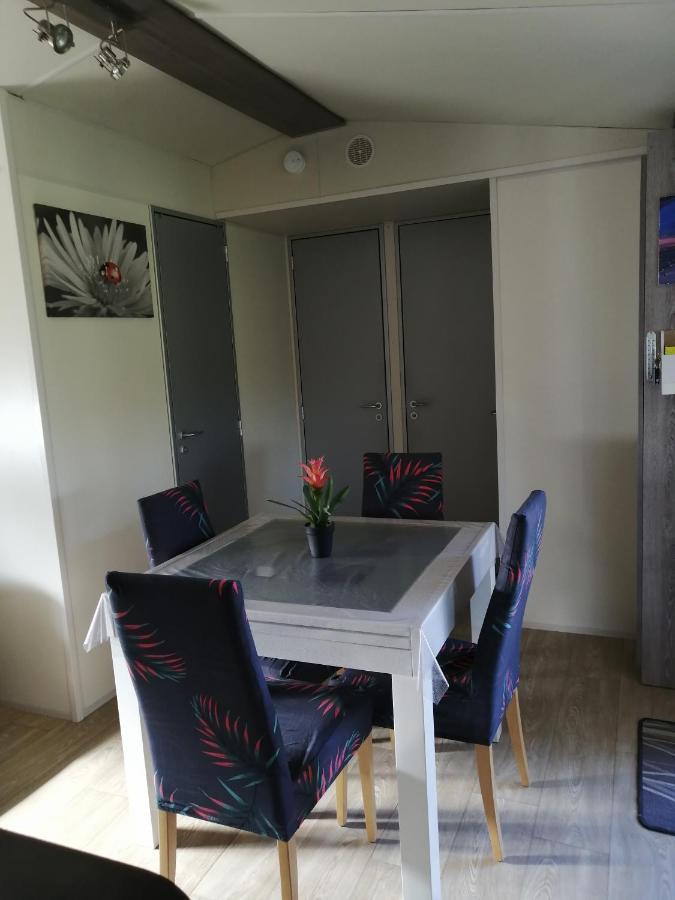Charmant Mobil-Home Rocbaron Exterior photo