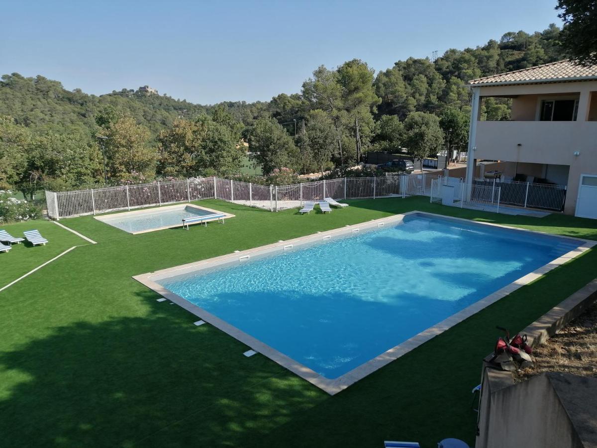 Charmant Mobil-Home Rocbaron Exterior photo