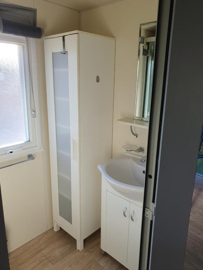 Charmant Mobil-Home Rocbaron Exterior photo